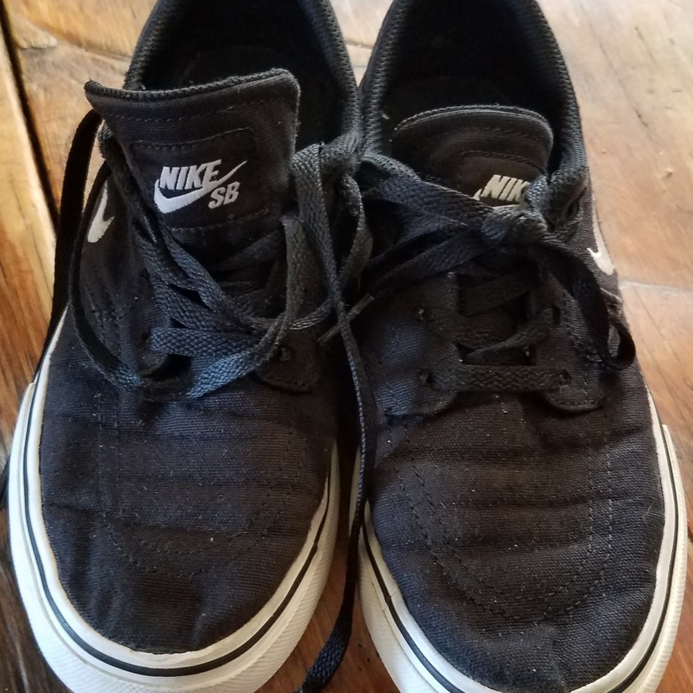 Nike sc cloth tennis shoes